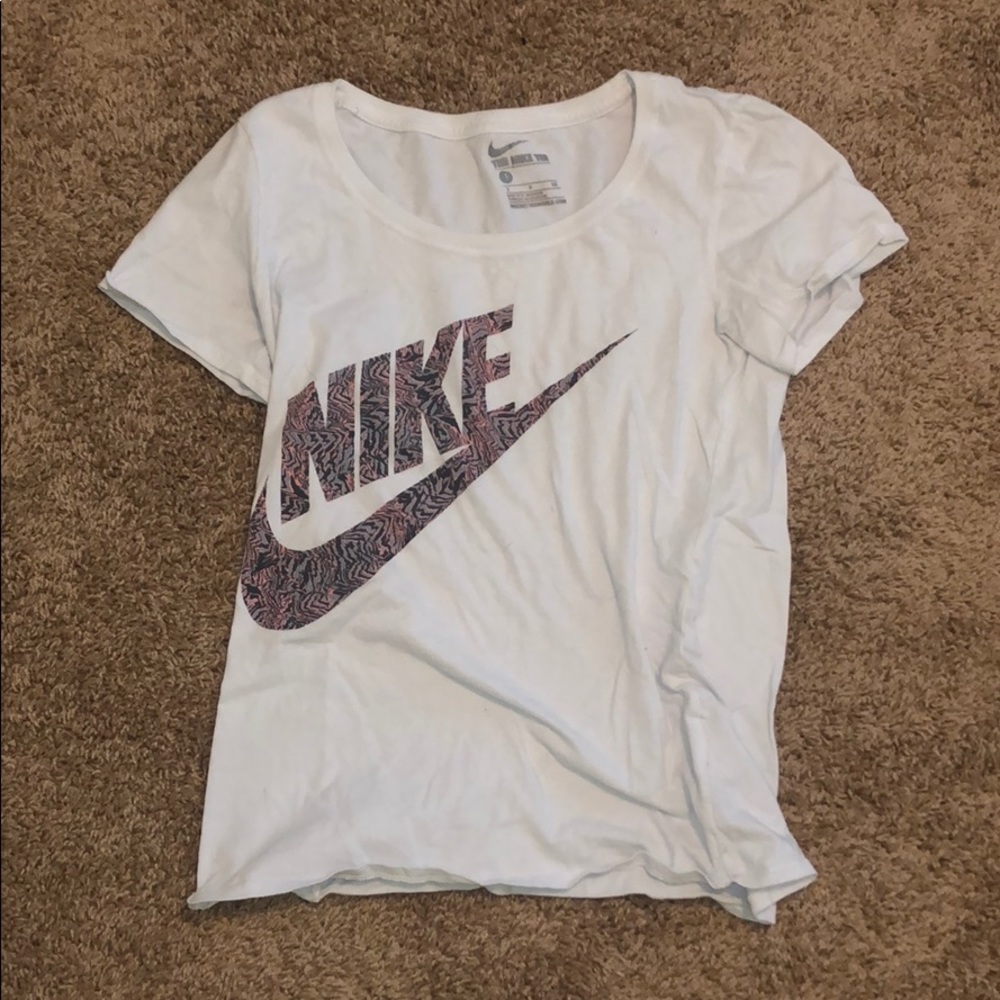 White nike t-shirt